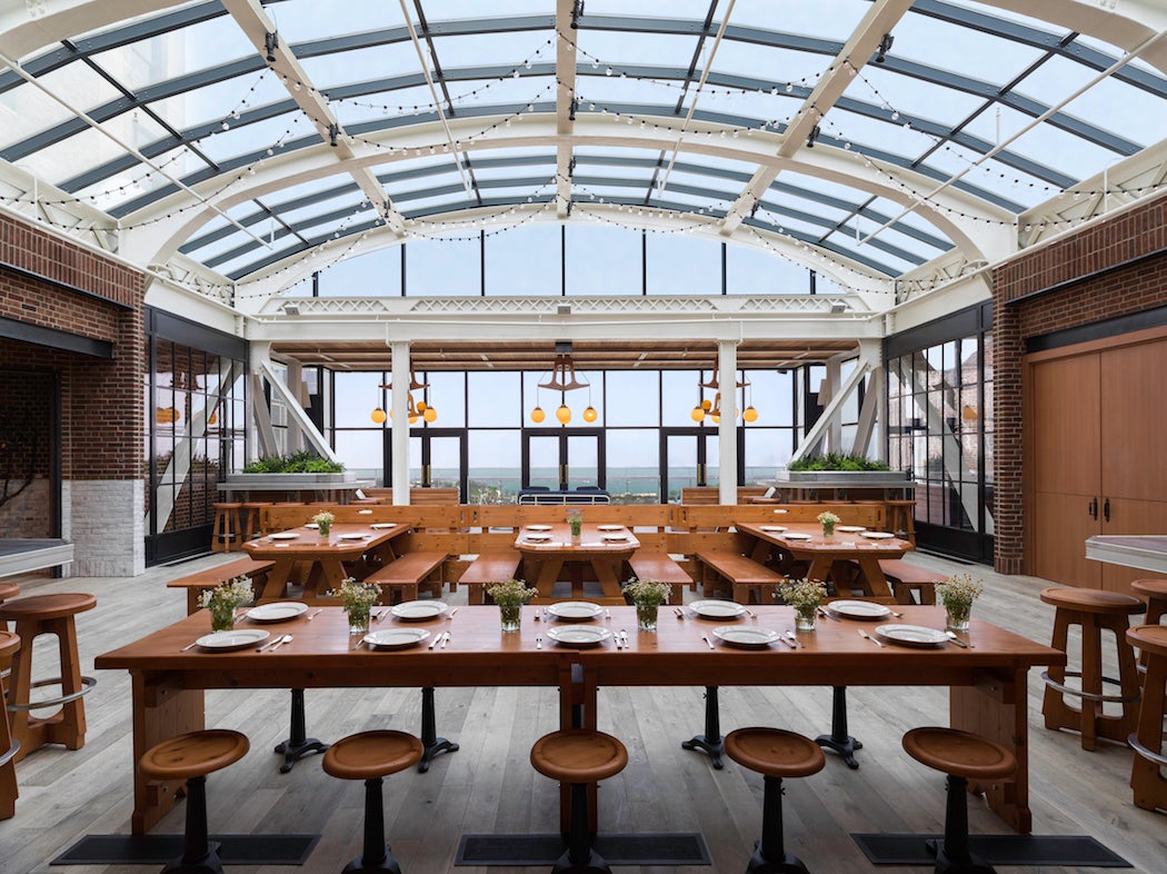 Rooftop Patio at Cindy's in Chicago (Photo: Chicago Athletic Association Hotel) - City Guide | SWAGGER Magazine