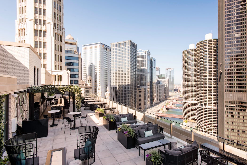 Oudoor Terrace at LH in Chicago (Photo: LH Rooftop) - Top Rooftop Patios City Guide | SWAGGER Magazine