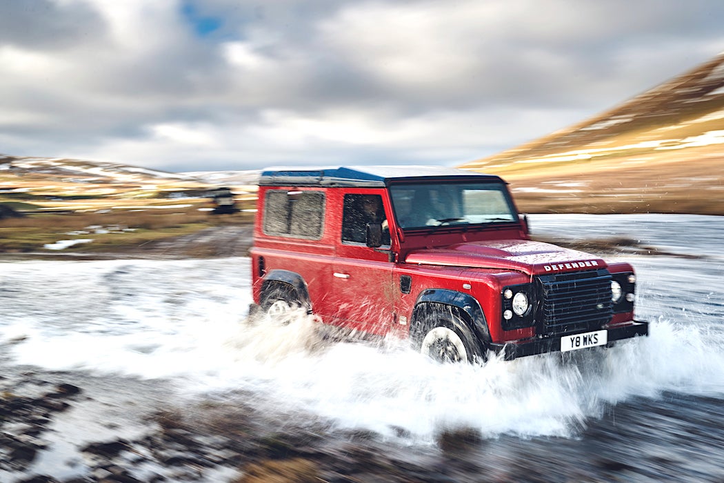 Land Rover Classic Defender Works V8 / SWAGGER Magazine