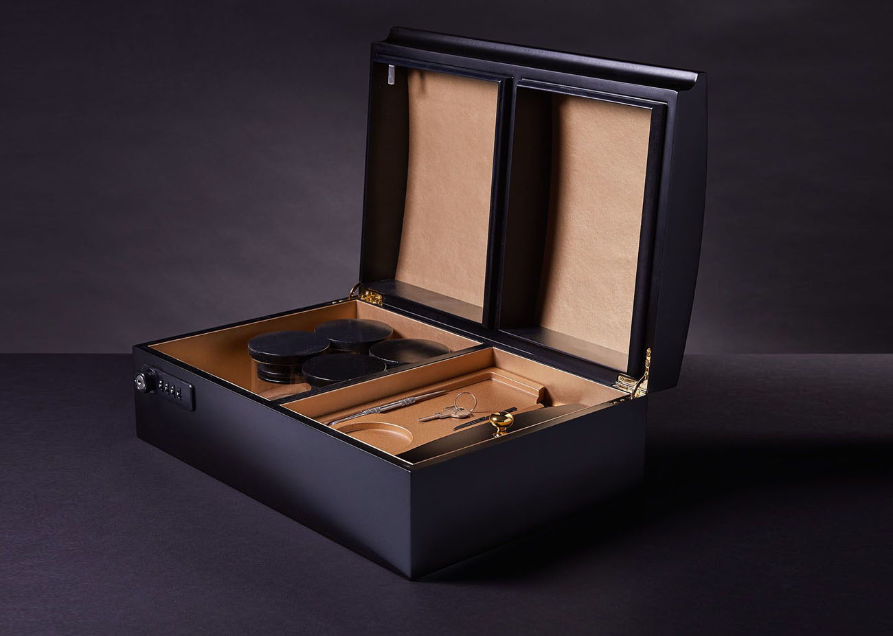The Apothecarry Case Black - SWAGGER Magazine
