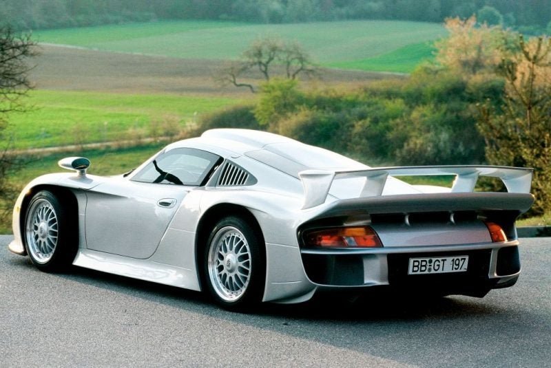 https://img.drivemag.net/media/default/0001/88/porsche-911-gt1-strassenversion-5-6831-default-large.jpeg