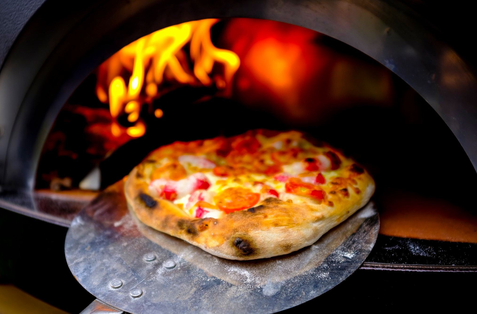 How to Make Cast Iron Skillet Pizza - Kitchen Swagger